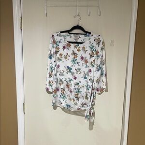 NWOT Chico's Beautiful White Floral Side-Tie Blouse Size 1/ or 8/10 U.S.